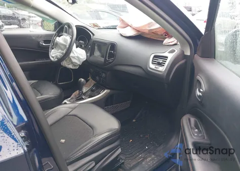 2019 Jeep Compass Latitude 4X4 z USA, uszkodzony, nr VIN 3C4NJDBB1KT648171